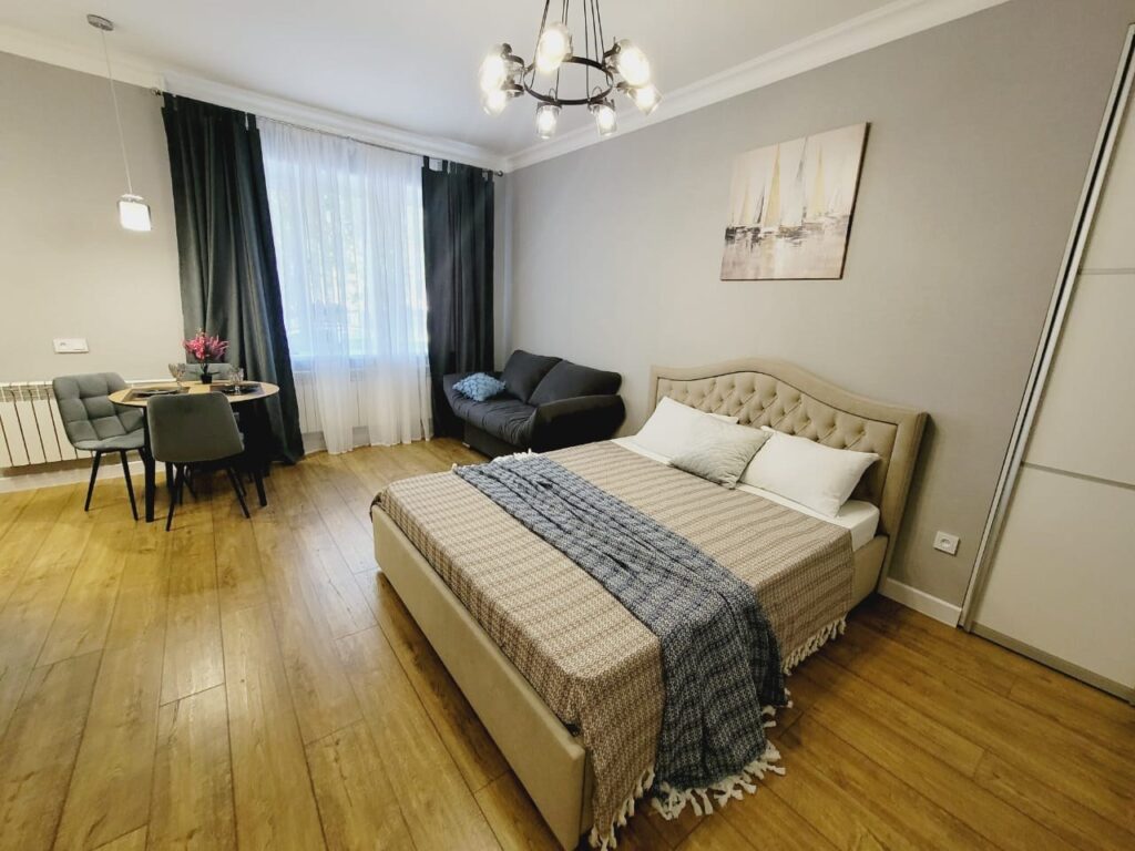 Пластова б-р д.6 кв.2